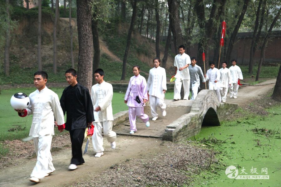 �¼ҹ�̫��ȭѧУ����Ӣ��