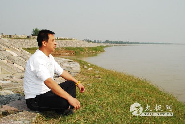 �����½��ĳ�ʽ̫��ȭ���˳�ȫʤ