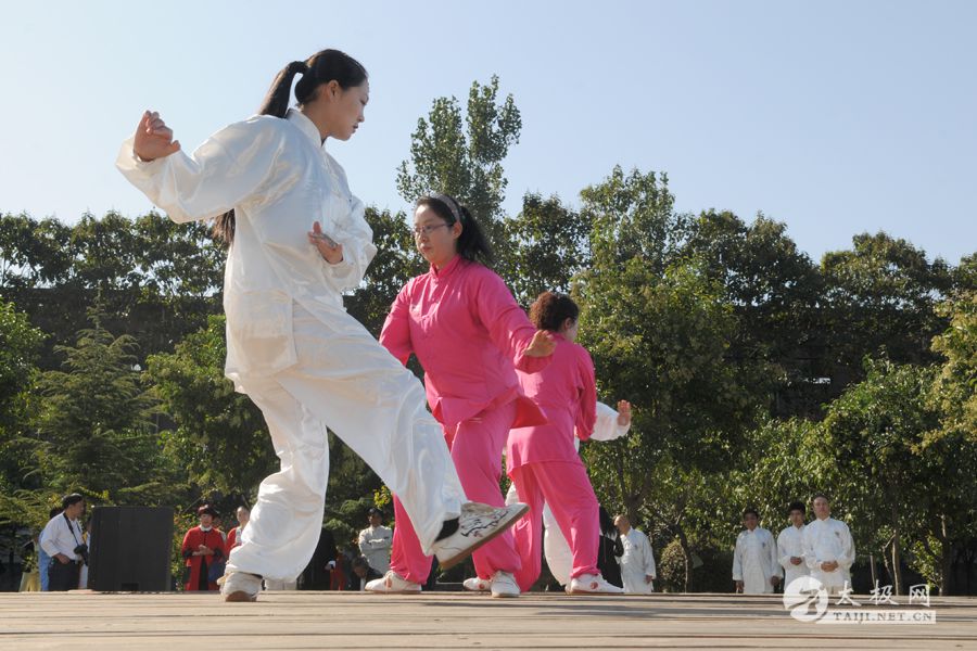 ��ѡ�ֱ���