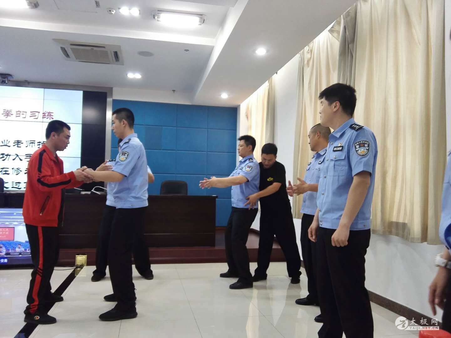 �¼ҹ�̫��ȭ����ѧУ������УΪ1900�����񾯿�չ̫��ȭ����֪ʶ����