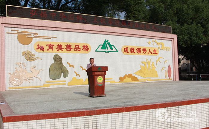 ѧУ������ϯ�޺��ܽ���