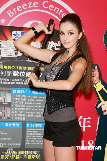 ��С��FANS��ģ��ɯ����Ʒ���趯˫�ڹ�