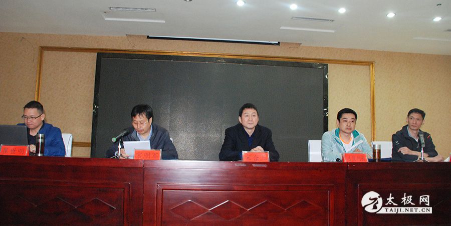 183117e1r9gr6at9sbuj9m.jpg